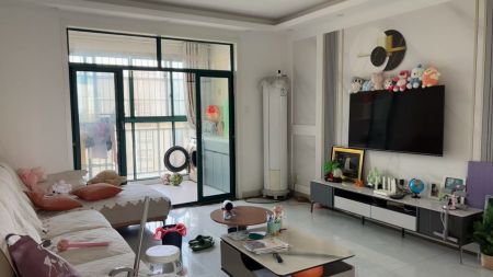 圆梦苑105平方三室精装