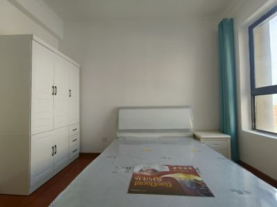 荣徽苑大四室133+10平方加车位130万