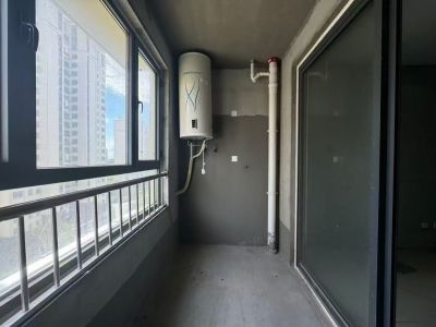 水岸人家三期纯毛坯三房97平方37万可谈