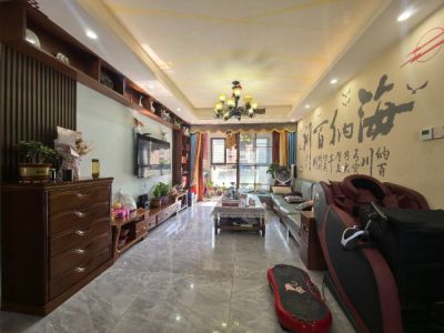 北城世纪城三期康徽苑，三室两厅精装修好，楼层全天采光，双阳台96平方，急售85万，看房方便，钥匙在手，能按揭贷款产证满五