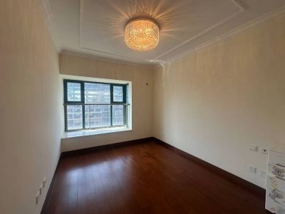 恒大帝景三室两厅精装修装修未住过人，能按揭贷款黄金楼层小区最前排