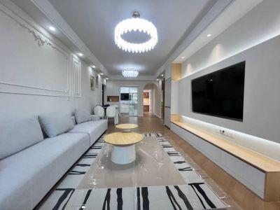 御景嘉苑北区108平 四房两厅 全屋杉木芯实木板，通铺鱼骨纹木纹砖 