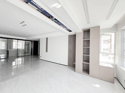 北城万科中央公园上园四室两厅两卫双阳台装修花了几十万高档装修，精装未住过人  152平四叶草户型  洋房  急售245万