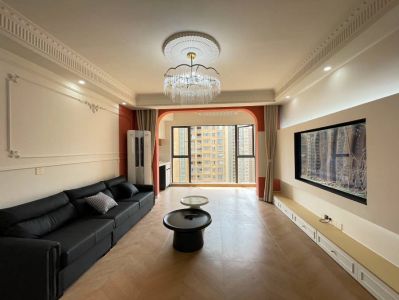 北城一期国徽苑四室两厅两卫  精装未住  132平急售105万能按揭