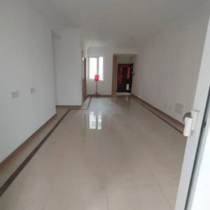 北城融侨天越三室两厅，一厨一卫，98.16平米，看房方便，黄金楼层小高层小区环境非常好，离哪都近，急首，95万