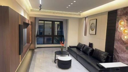 北城京城国际三室两厅一厨一卫，高档装修未住过人看房方便洋房88.5平方，另外赠送15个平方急售89.8万