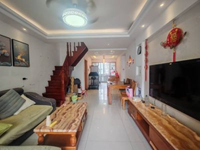 润地星城顶楼边户复式带露台  临近地铁口 产证面积123平 实际使用面积将近170平！