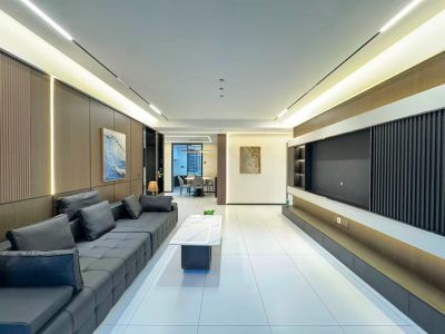 国徽苑四房两厅两卫 132➕8平只要99.8万 豪华装修30万 全款房 满五唯一 