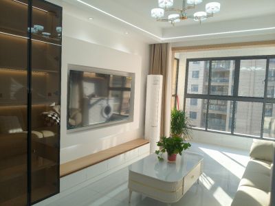 北城华府89+8平边户急售75万，价格好谈。全新装修，家具家电齐全。领包入住 地铁口，学校旁，