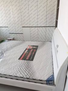 丰香南院三室一厅131平简装每月1000