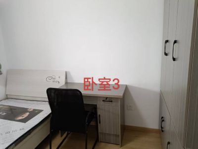 下塘孔雀城四期三室一厅91平中装每月1500