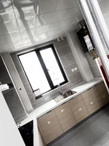 华地学府简装三室洋房出租